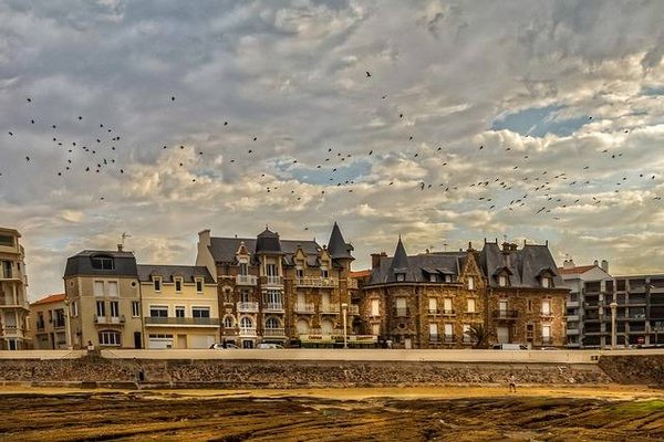 Camping à travers les châteaux de la Loire : les meilleurs campings à privilégier et les visites incontournables