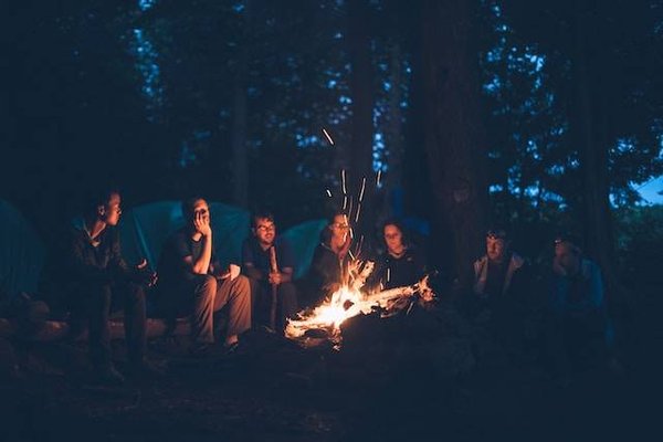 Conseils pour assurer sa sécurité en camping en montagne : équipement et comportements à adopter