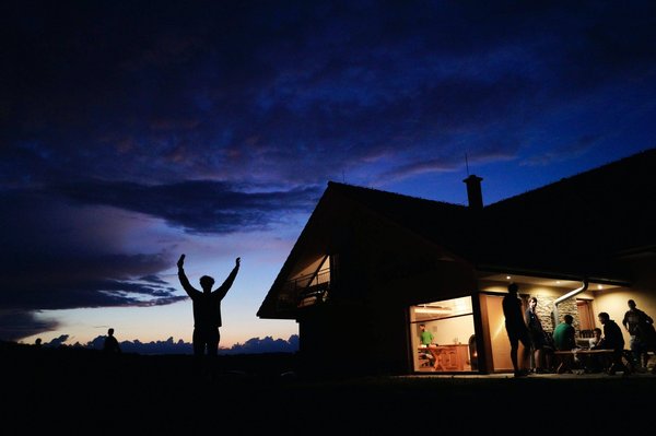 Louer un cottage dans un petit camping : une alternative idéale pour vos prochaines vacances en France