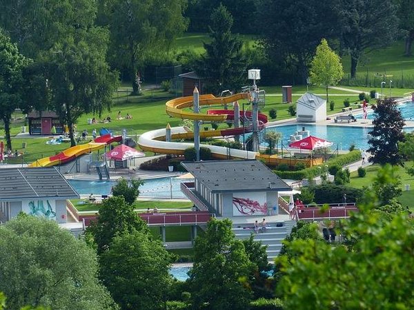 Quels sont les campings de l'arrière Pays Basque français avec une piscine ?